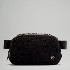 NWT Lululemon Sherpa fleece everywhere belt bag black Fanny pack gold